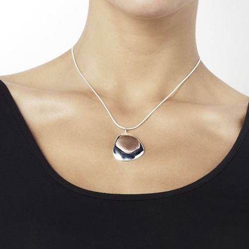 Halsband - Rose Petal Pendant